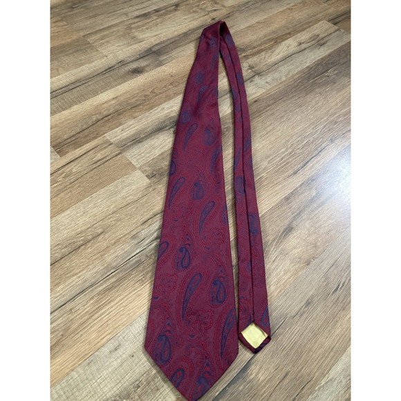 Prince Consort Golden Clasp Tie Men's Polyester Necktie Red Blue Paisley - Picture 4 of 4